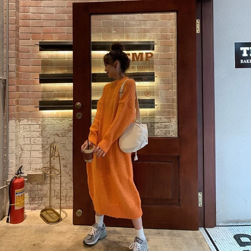 

Корейская шерсть с круглым вырезом и длинным узором