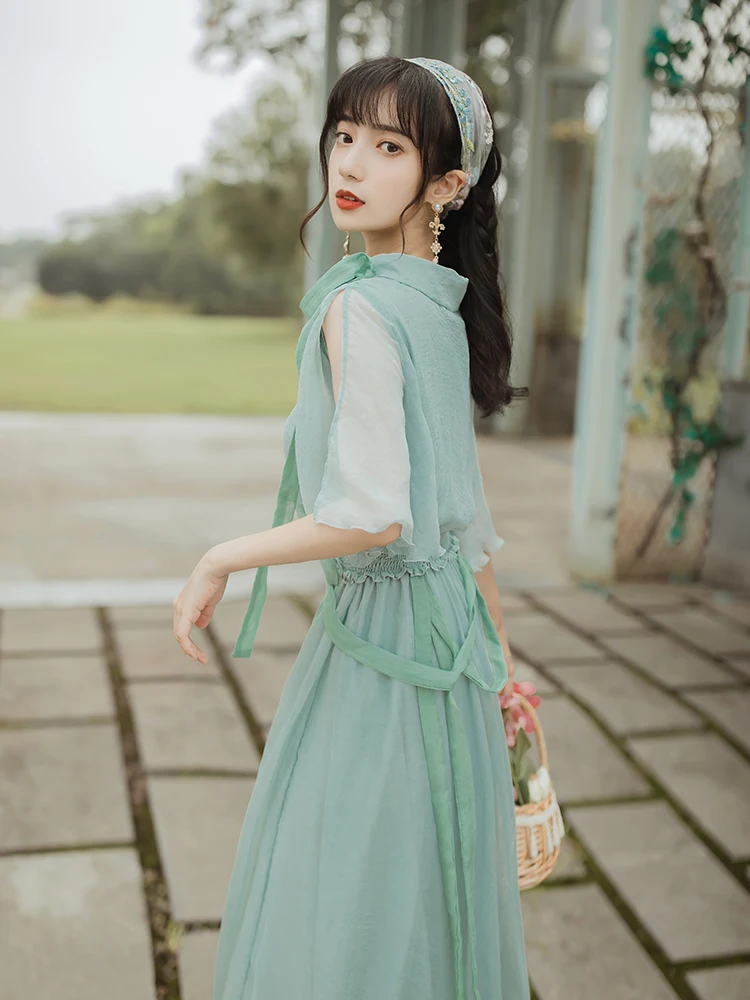 

Make green holiday dresses