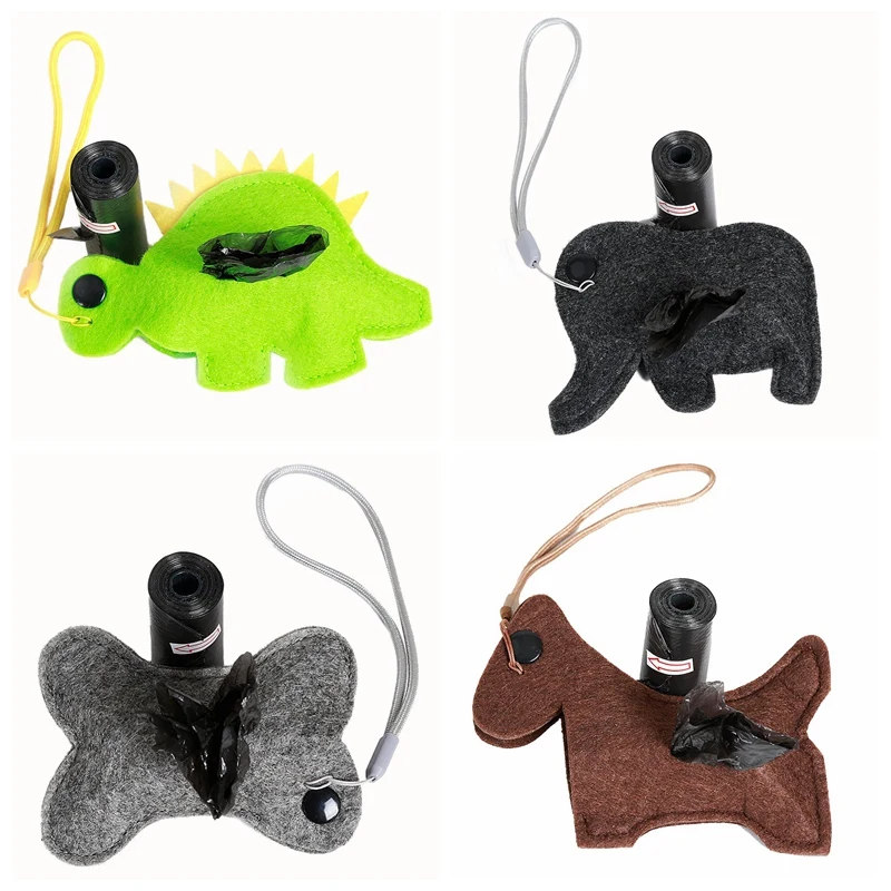 Маленькая собака забрать мешок открытый для сбора мусора от домашних животных