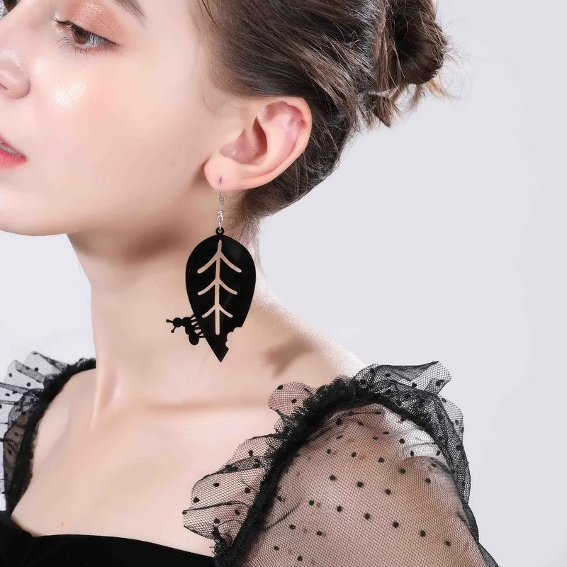 Женские серьги из цинкового сплава винтажные длинные висячие с узором в виде