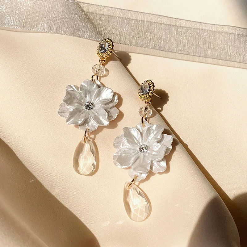

Big Crystal White Flower Earrings for Women Korean Style Hanging Earring Jewelry Women's Wedding Statment Earings Floral Jewelry