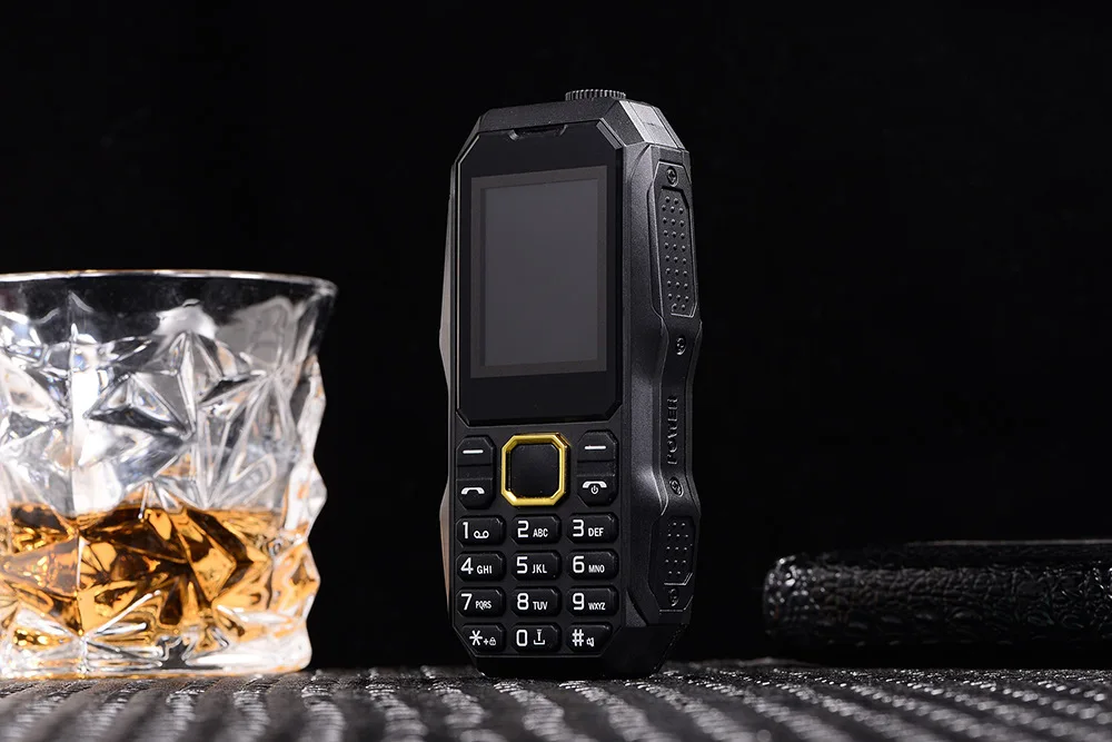 black 2,4 дюймов дешевый маленький мини Dual Sim мобильный телефон противоударный мощный фонарь Поддержка bluetooth Русская клавиатура MP3 MP4 power Bank - Цвет: black