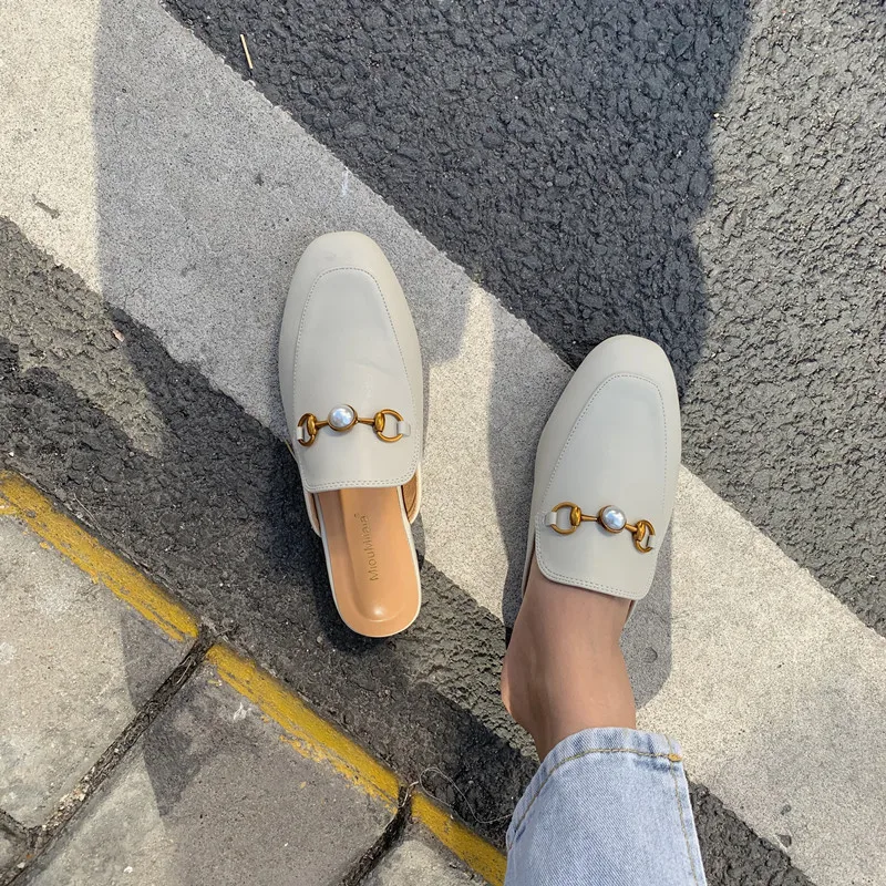 Бренд molan Designers; Новинка года; роскошные женские кожаные шлепанцы без задника, украшенные жемчугом и металлической цепочкой, с вышивкой в виде красного сердца; Лоферы без задника; вьетнамки