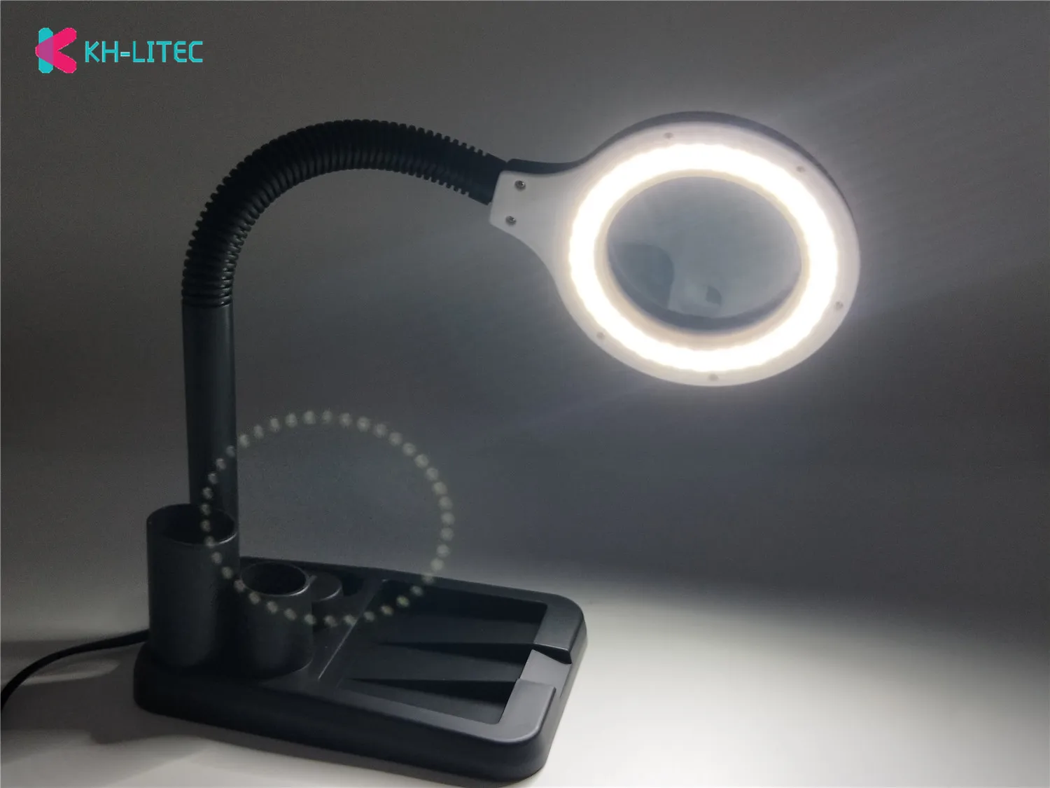 Настольная Лупа со светодиодной подсветкой 220 В С подставкой 40