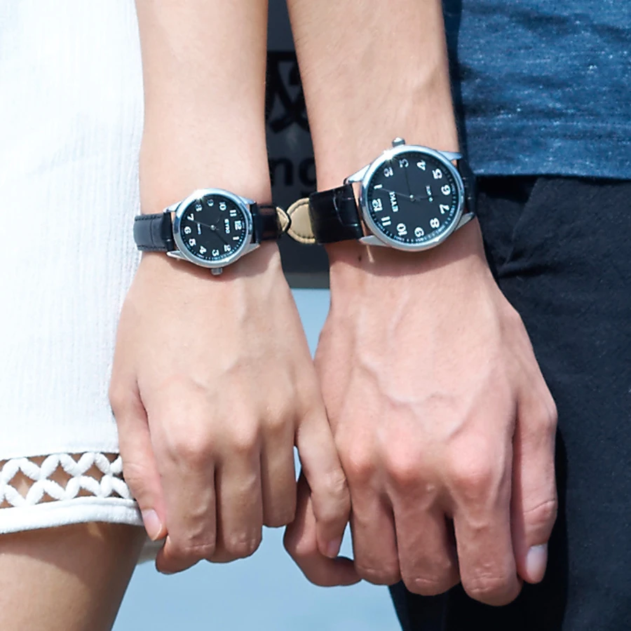 

No.2 Men Women Leather Watches Quartz Movement Mineral Reinforced Mirror Waterproof Ladies Wristwatch Classic Lovers Watch