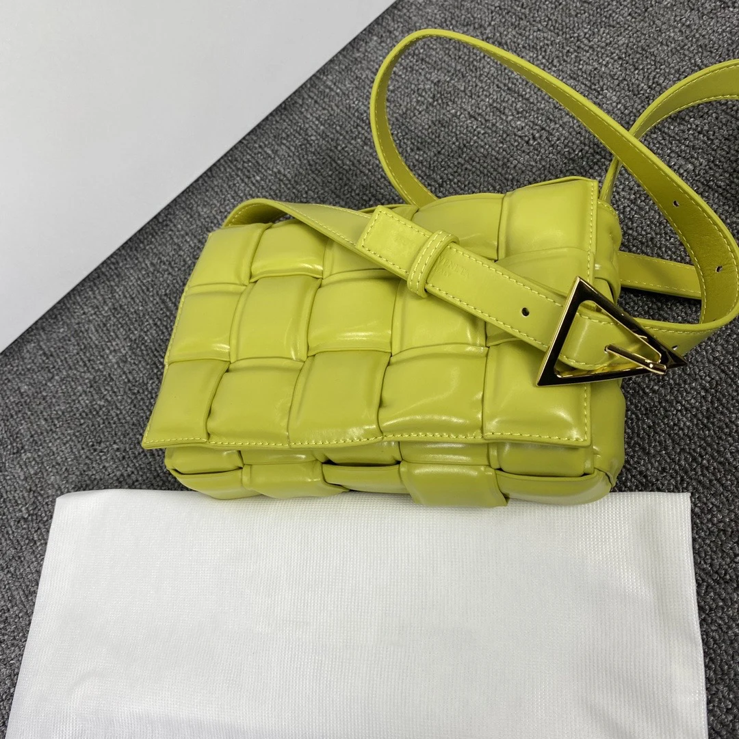 

Hand-woven craftsmanship 100% cowhide fashion cloud bag lattice small square bag messenger bag pillow bag new 2020
