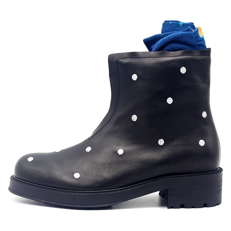 Подиумные итальянские мужские ботильоны в горошек с вышивкой на толстой