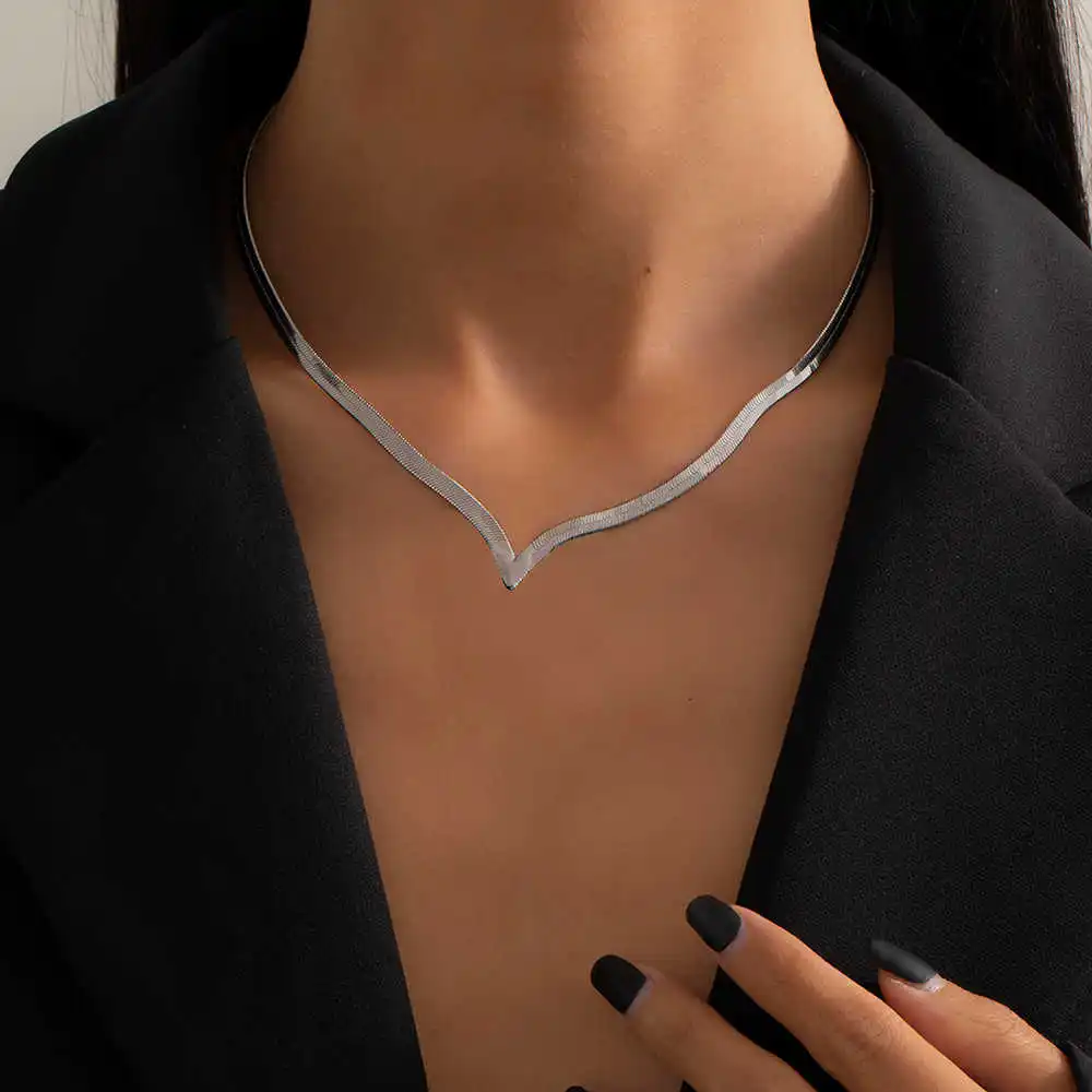 

Simple Punk V-Shaped Short Collar Clavicle Necklace Fashion Minimalist Copper Flat Snake Chain Choker Necklace For Women Jewelry