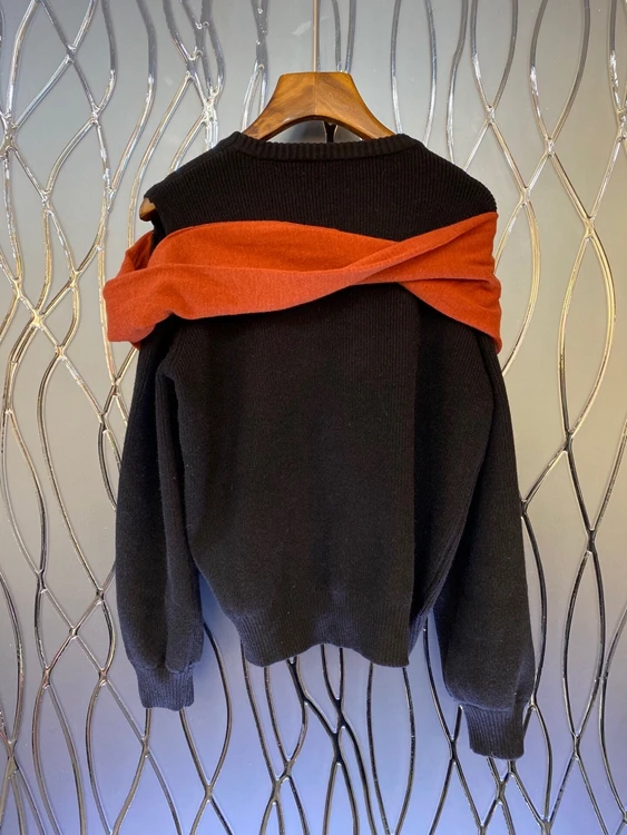 

Autumn / winter 2020 new women's round neck off shoulder sleeve color matching stitching long sleeve sweater 1023