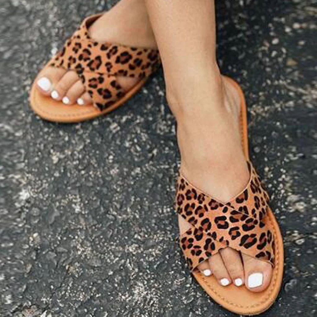 Женские шлепанцы сезон лето пляжные женские на плоской подошве с перекрестным