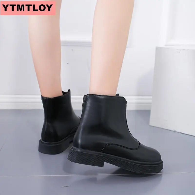 Женские ботильоны из лакированной кожи с круглым носком на низком каблуке