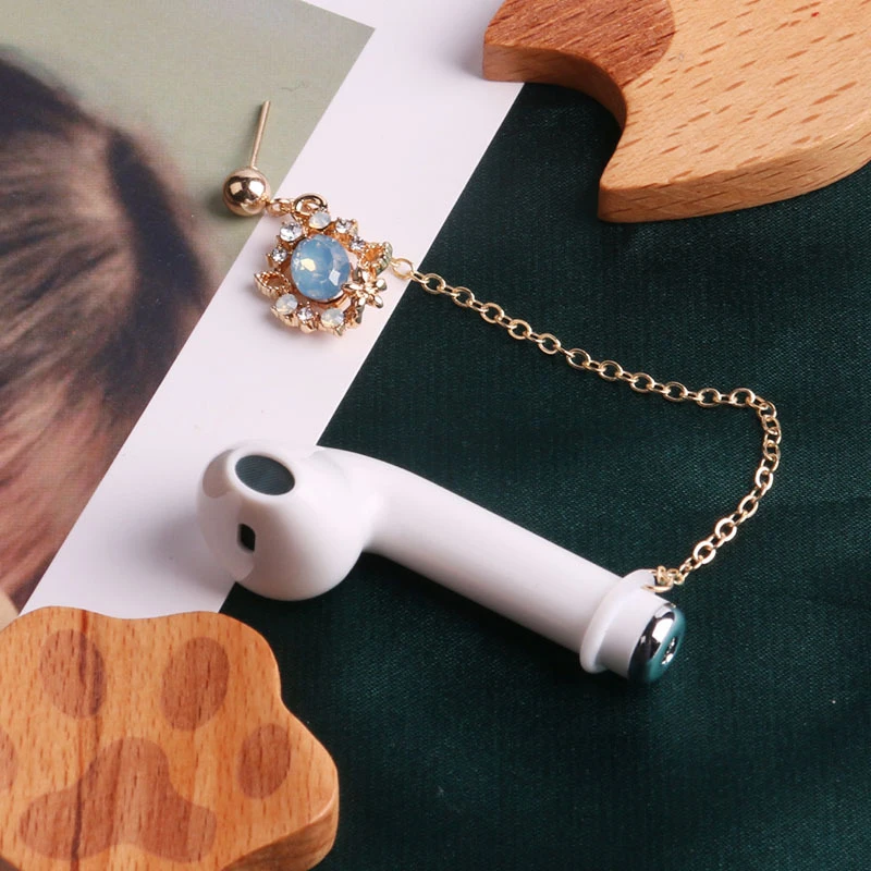 

Aprilwell Bluetooth Headset Stud Earrings For Modern Women 2021 Trendy Piercing Tragus Gold Earring Fashion Jewelry Accessories