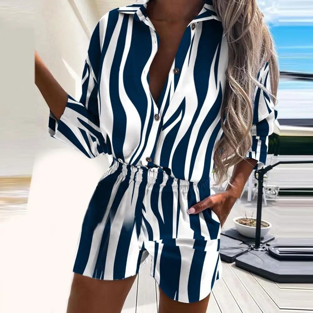 Костюм спортивный женский полосатый из двух предметов пикантная рубашка с