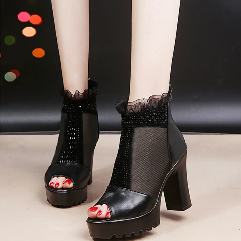 Летние женские босоножки на высоком квадратном каблуке с сеткой платформе