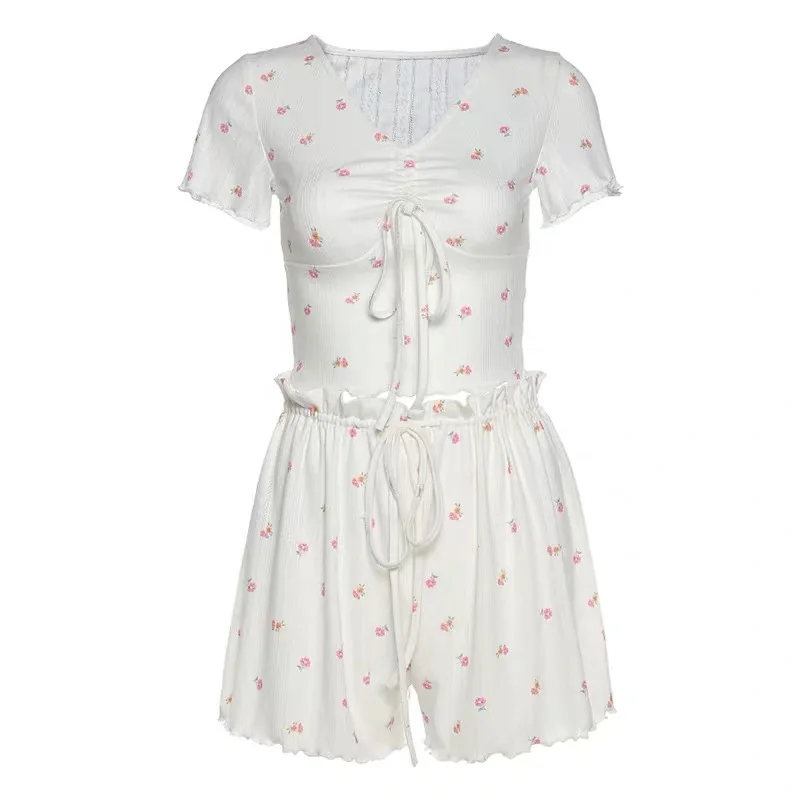 Женская ночная рубашка на тонких бретельках с цветочным принтом | одежда