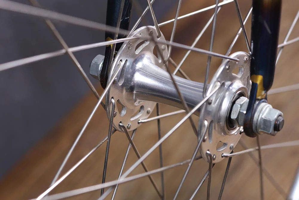 Индивидуальный ретро-велосипед с фиксацией для односкоростного хромированного