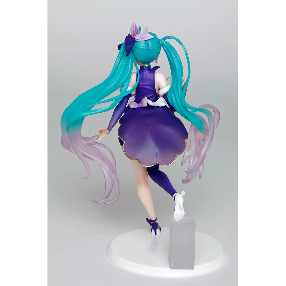 

18Cm Hatsune Anime Miku Action Figure Anime Pvc Doll Model Toy Winter Dress Figure Collectibles Decoration Girls Birthday Gift