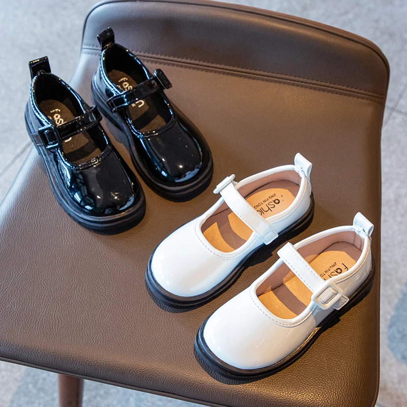 

Туфли принцессы из лакированной кожи, черные, с пряжкой