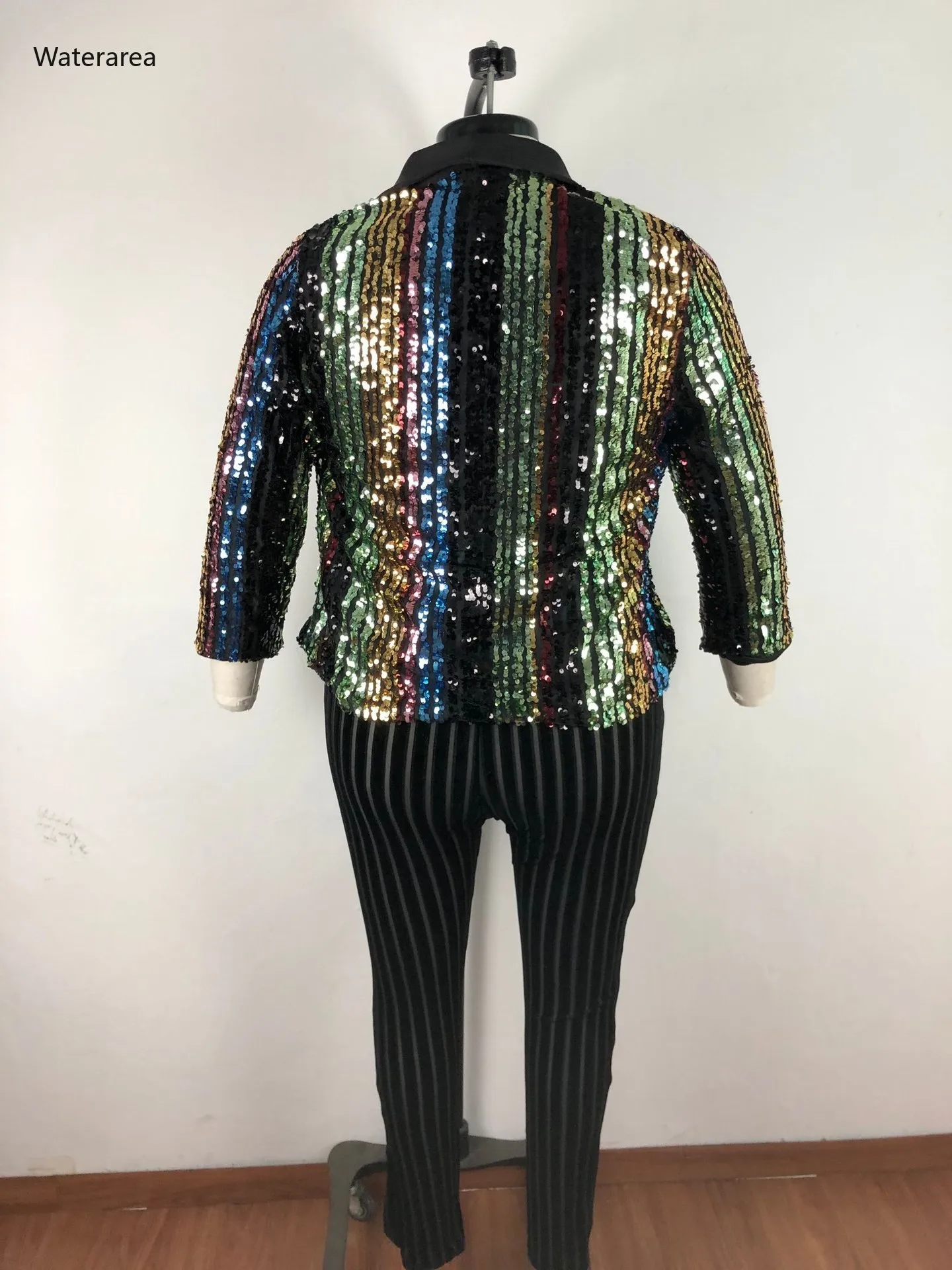 Женская уличная куртка с разноцветными пайетками и полосками верхняя одежда для