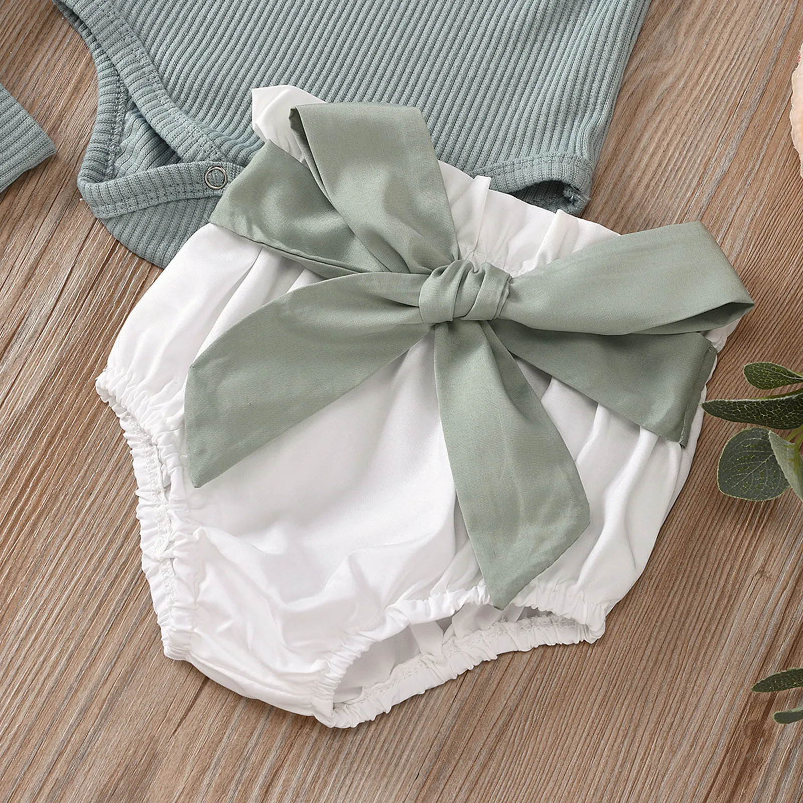 

2021 Fashion Three-piece baby clothing Solid Cotton Newborn Kids Baby Girl Outfits Clothes Romper Bodysuit+Shorts Set In Stock