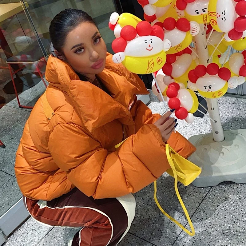Уличный пуховик Kylie Kim в таком же стиле пушистый теплый короткий из 90% белого
