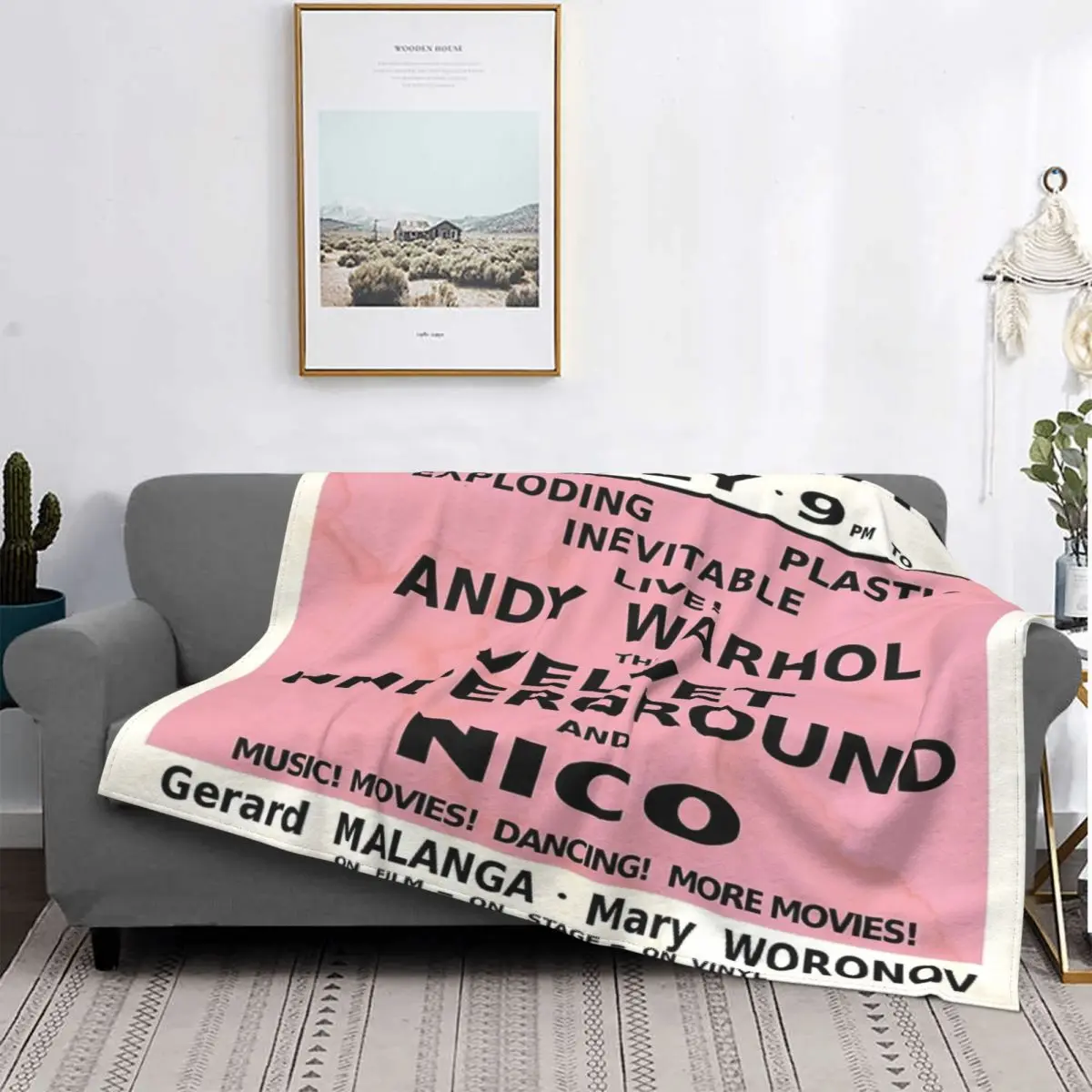 

Бархатная подставка с надписью «ANDY WARHOL»