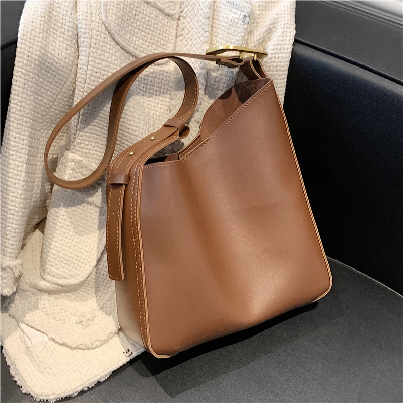 

Winter Vintage Asymmetric Wide Strap Bucket Crossbody Shoulder Bags For Women Brand Designer Large Capacity Work Ladies Handbags