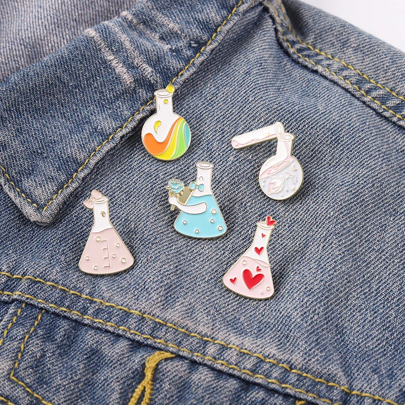 

Creative Rainbow Test Tube Bottle Brooch New Arrival Chemical Alloy Brooch Cartoon Cute Love Measuring Cup Brooch Wholesale