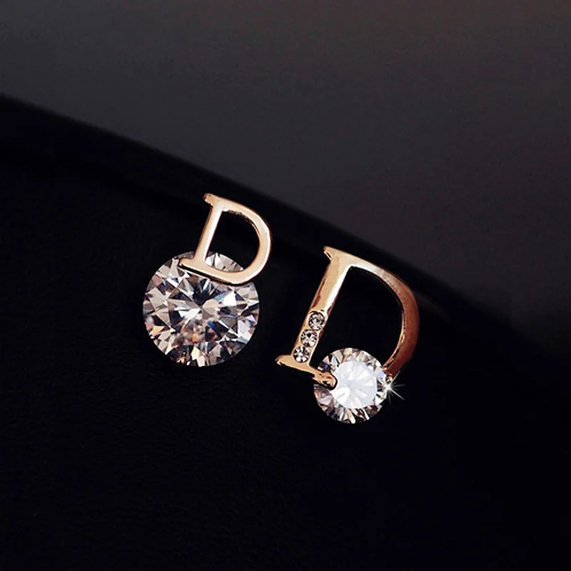 

Personalized Shiny D Letter Asymmetric Earrings Sexy Party Queen Fashion Trendy Ladies Earrings