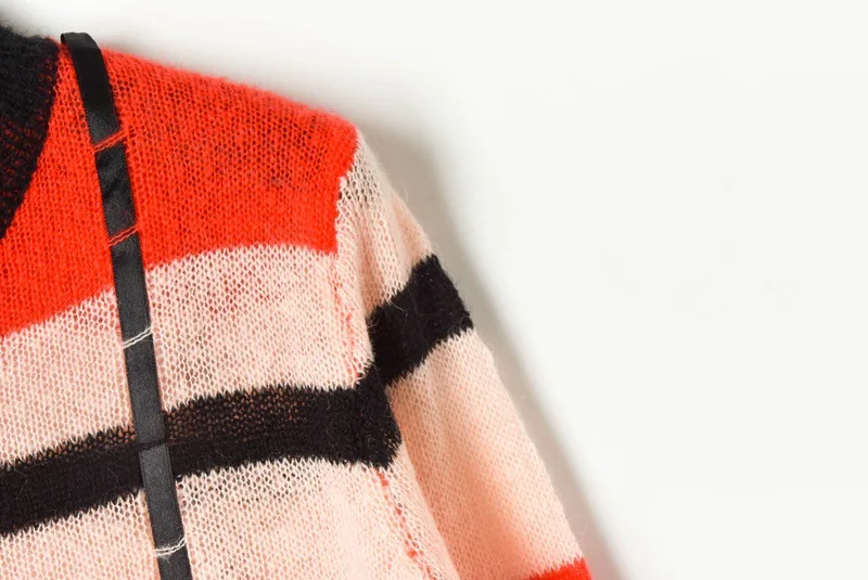 Женский мохеровый свитер осенний с вырезом лодочкой и длинным рукавом полосатые