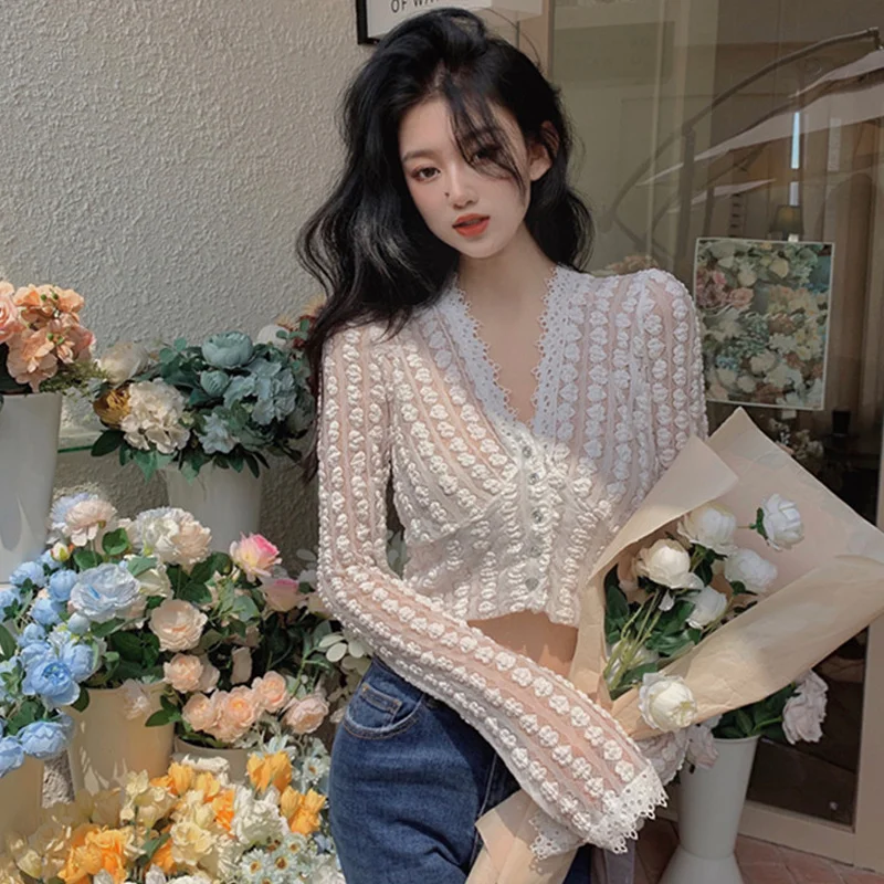 

Модная одежда в Корейском стиле, короткий топ с V-образным вырезом, прозрачные блузки, Осенние стильные рубашки, кружевные блузки, женская мо...