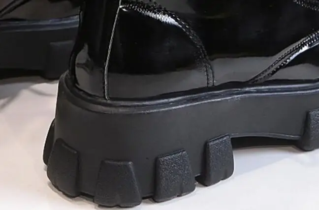Черные женские Ботинки martin из лакированной кожи на платформе; коллекция года; зимняя обувь; Теплые ботильоны; женские короткие ботинки для женщин
