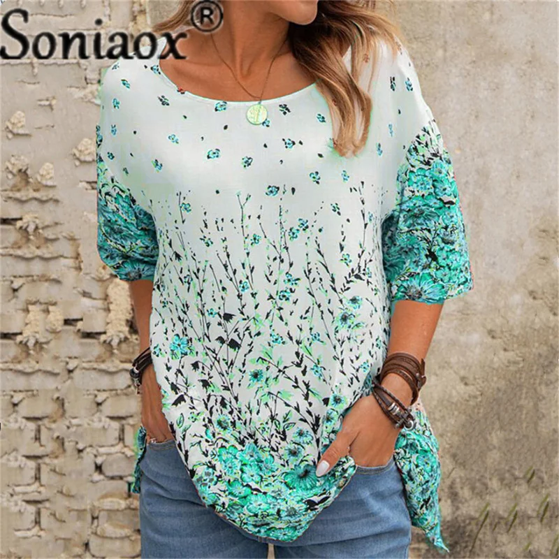 Женская свободная футболка с цветочным принтом круглым вырезом и полурукавами