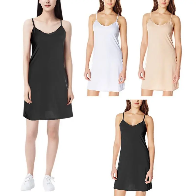 Летнее женское платье повседневное однотонное на тонких бретелях короткое