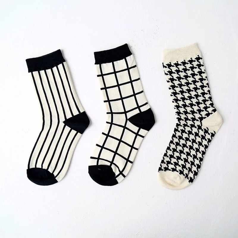 

1 Pair Japanese Lattice & Vertical Stripes Harajuku Women/Men Fashion Cute Causal Socks Autumn Winter Classic Black&White Socks