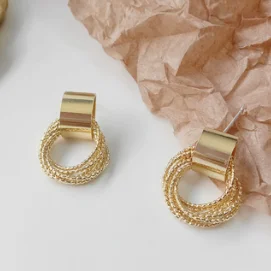 

Retro Metallic Gold Multiple Small Circle Pendant Earrings 2020 New Jewelry Fashion Wedding Party Unusual Earrings for Woman