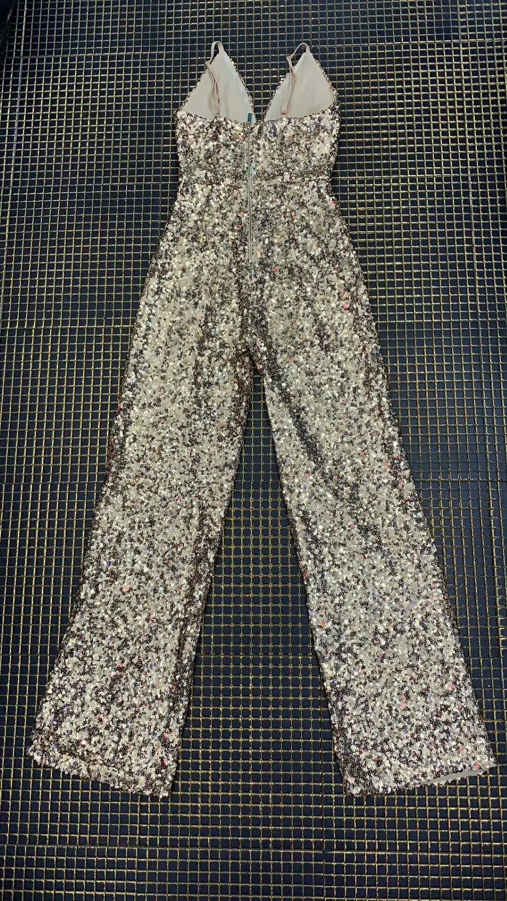 Женский комбинезон на бретелях-спагетти вечерний Облегающий с золотыми