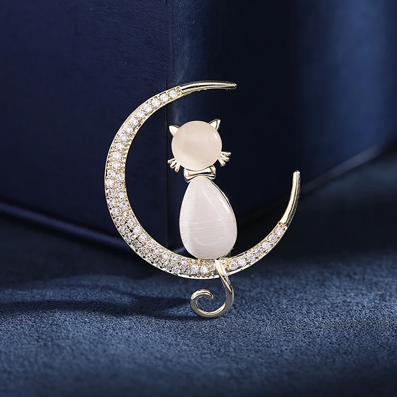 

Fashion Personality Niche Design Cat's Eye Zircon Zircon Clothing Cardigan Anti-fade Button Small Suit with Crescent Cat Brooch