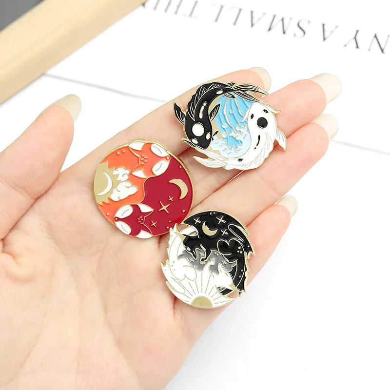 

1Pc Creative Cartoon Fun Taiji Black And White Animal Brooch Carp Rabbit Fox Cat Embrace Badge Backpack collar badge Gift