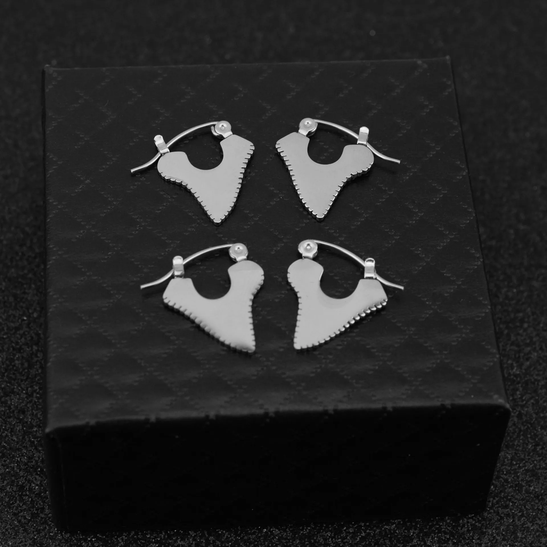 

European and American Personality Shark Teeth Earrings Earrings Men and Women Stainless Steel Earrings Wholesale New Hair