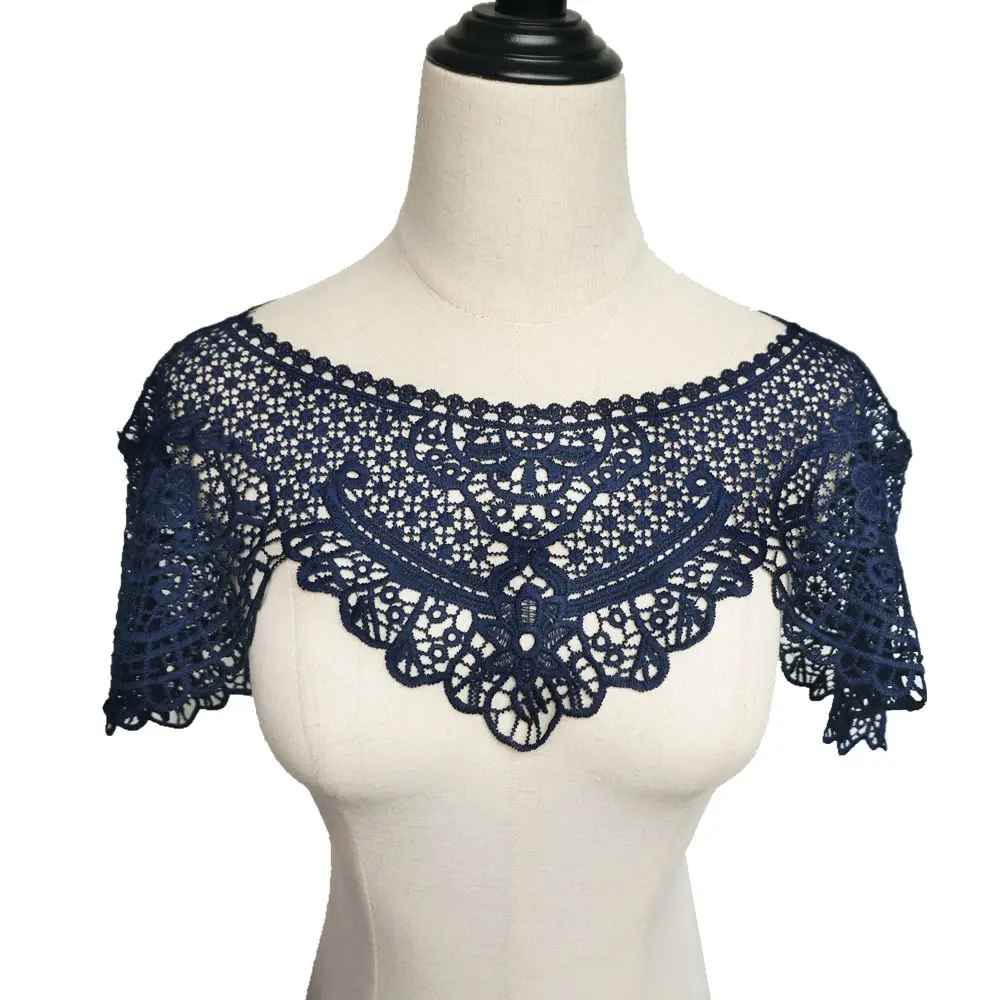 Воротник из цельной ткани темно синего цвета вырезанная вышивка аппликация