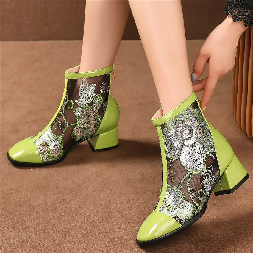 Женские сандалии-гладиаторы из натуральной кожи с высоким берцем и квадратным