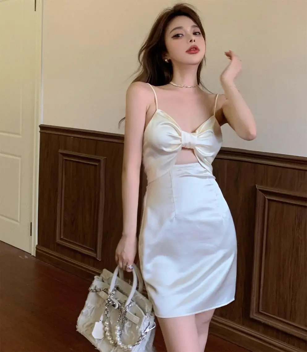 

Для более прочного дизайна юбка с лямками и бантом