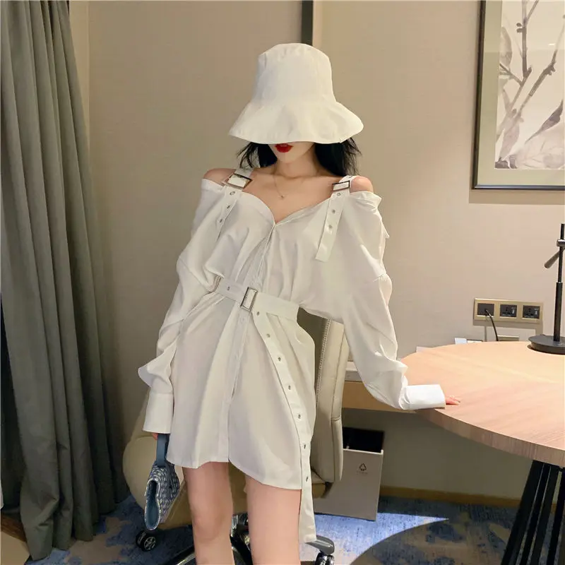 Пикантная рубашка средней длины с открытыми плечами и поясом свободная топ