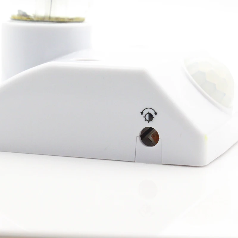 Автоматический держатель для лампы с инфракрасным датчиком движения |