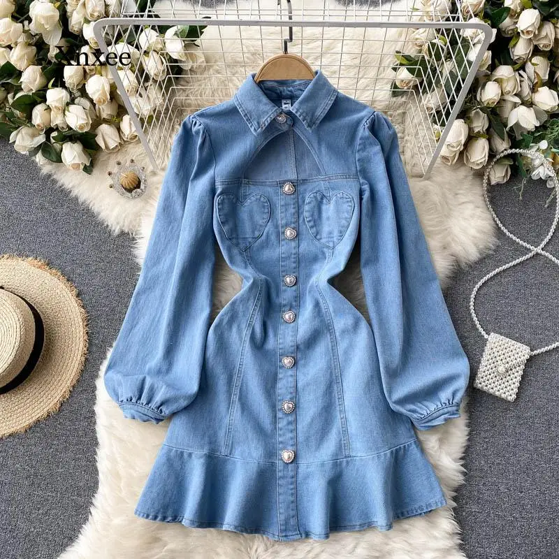 

Платье-трапеция с рукавами-фонариками и отложным воротником