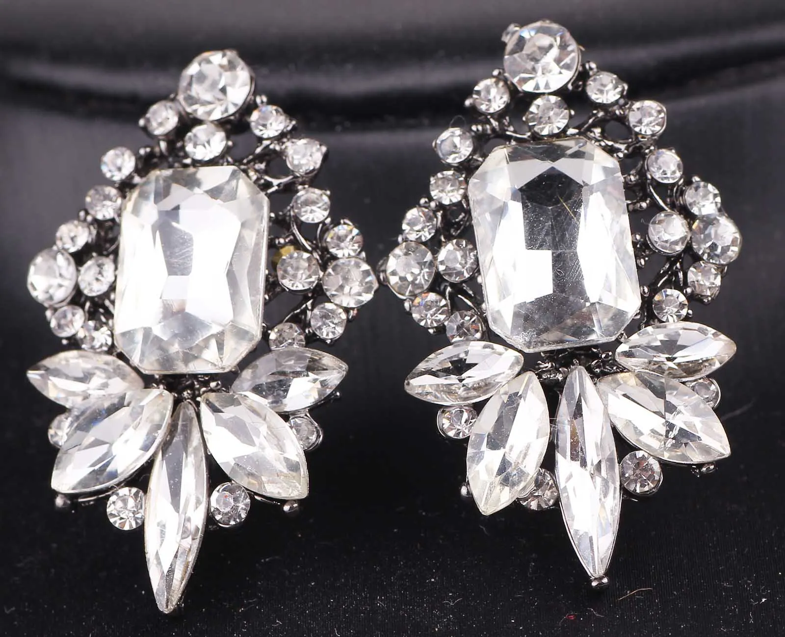 Женские длинные серьги-кисточки со стеклянной подвеской | Украшения и аксессуары