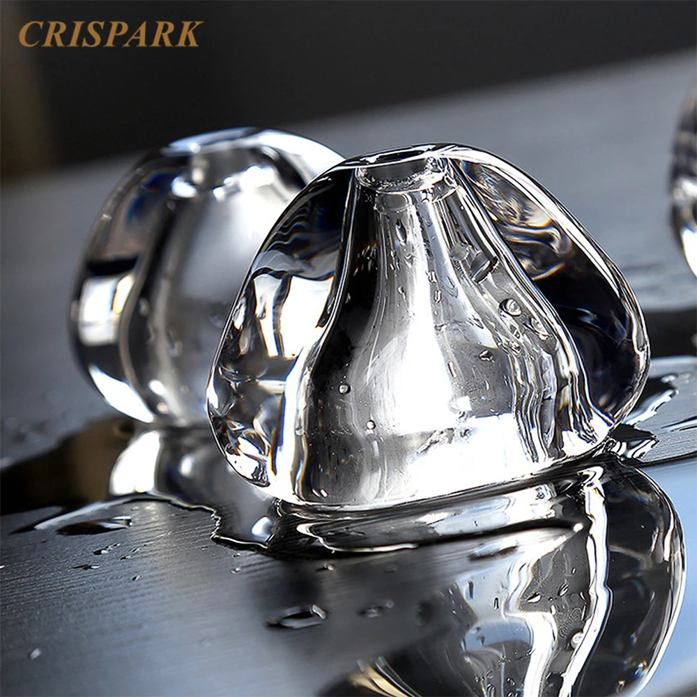 Подвесной светильник с прозрачными кристаллами в скандинавском стиле