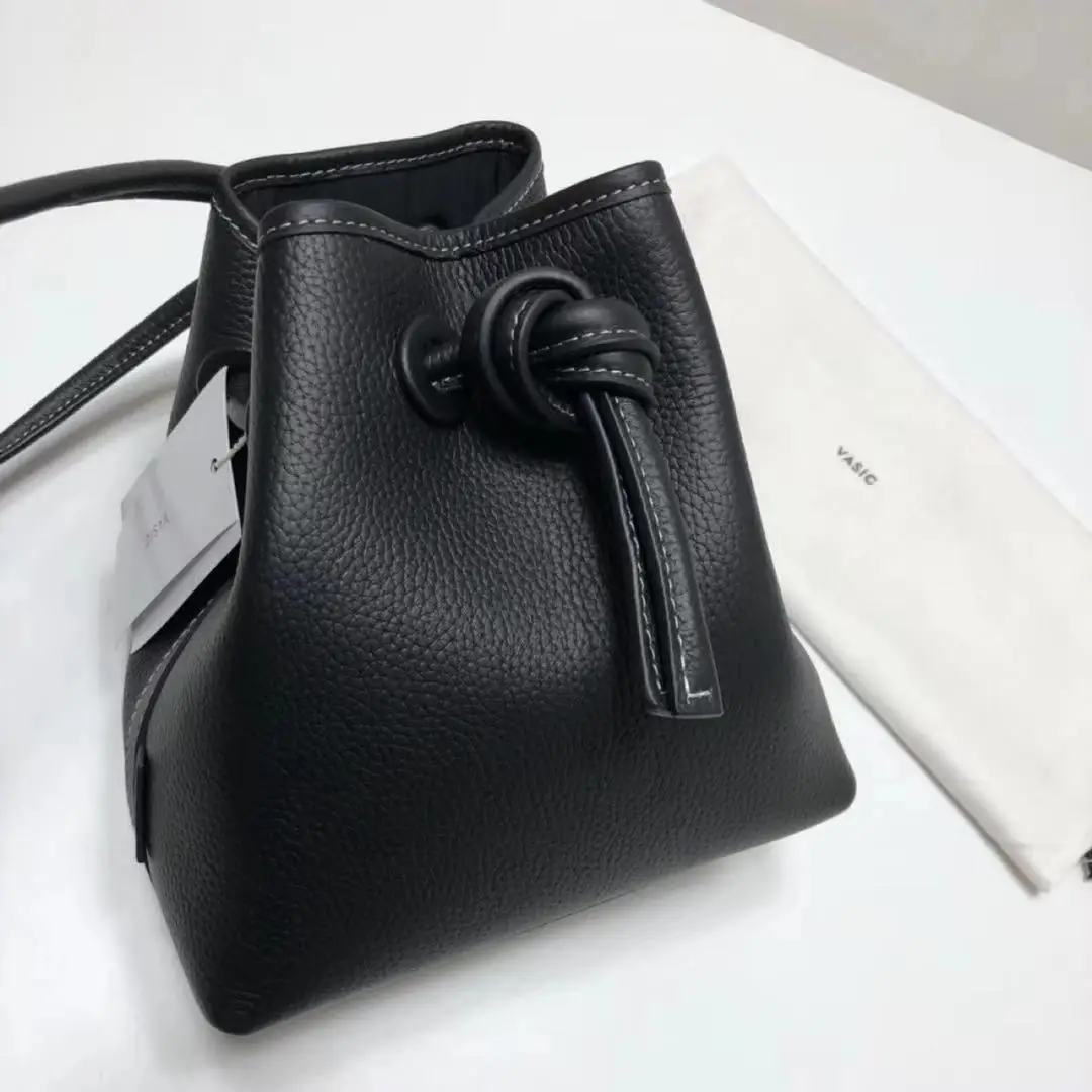 

Japanese food basket head layer cowhide leather niche design sense bucket bag women's single shoulder with coat bag stilettos