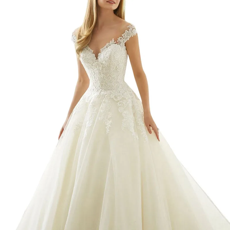 Кружевное свадебное платье с длинным шлейфом и вышивкой простое принцессы
